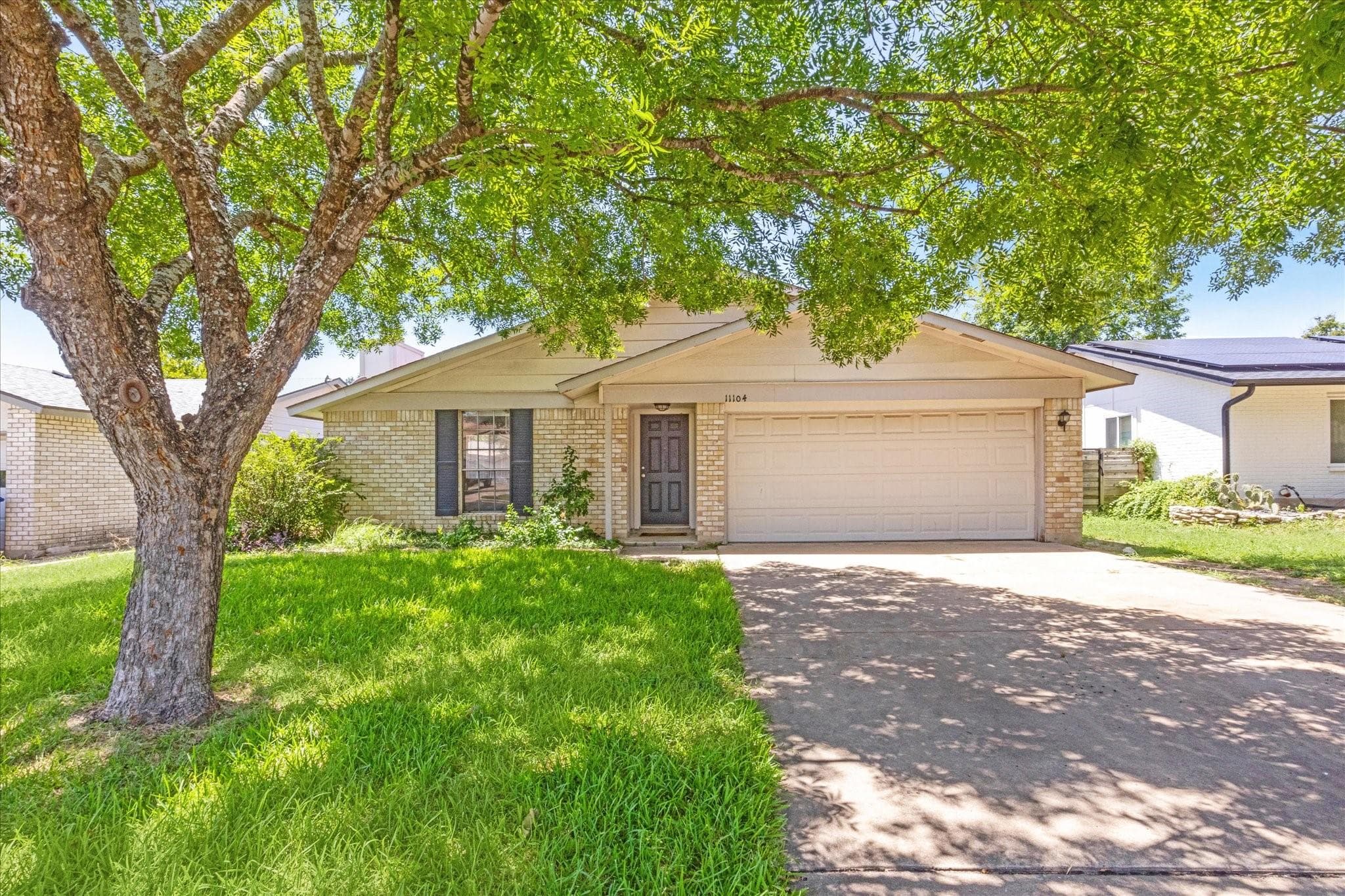 11104 Applewood Dr