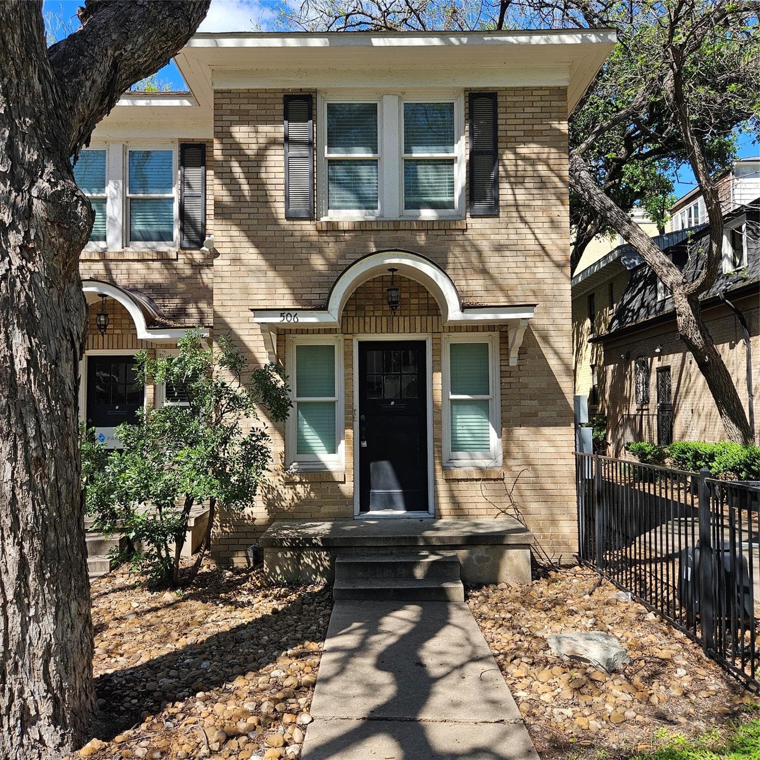 506 1/2 W 7th St #1