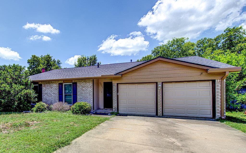 1711 Cricket Hollow Dr