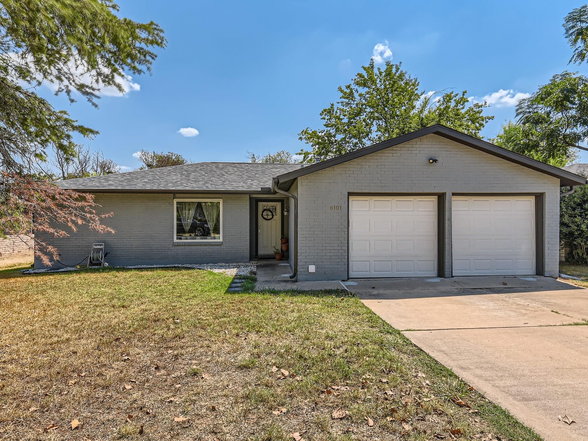 6101 London Dr