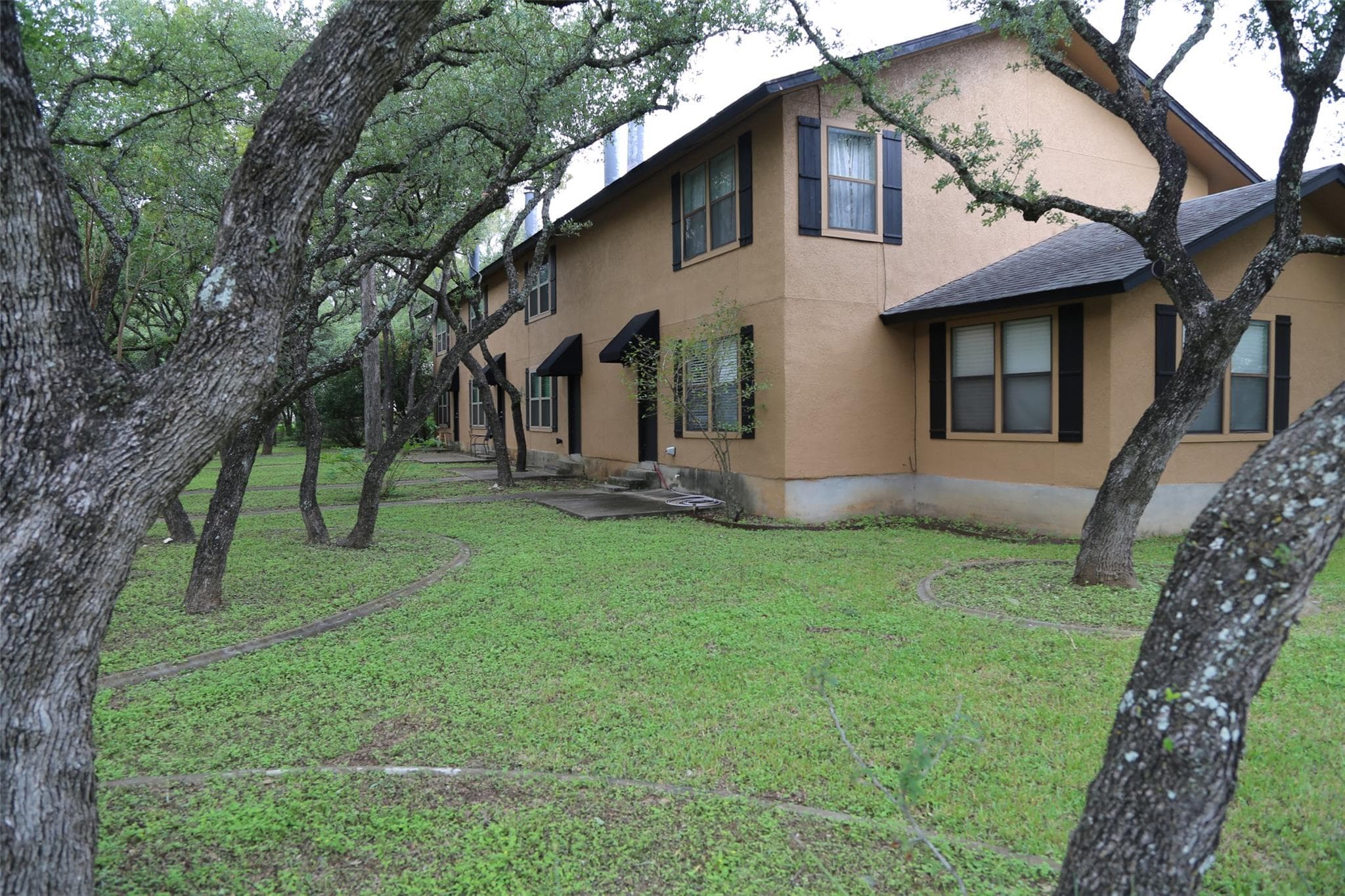 4 Deerfield Dr #D
