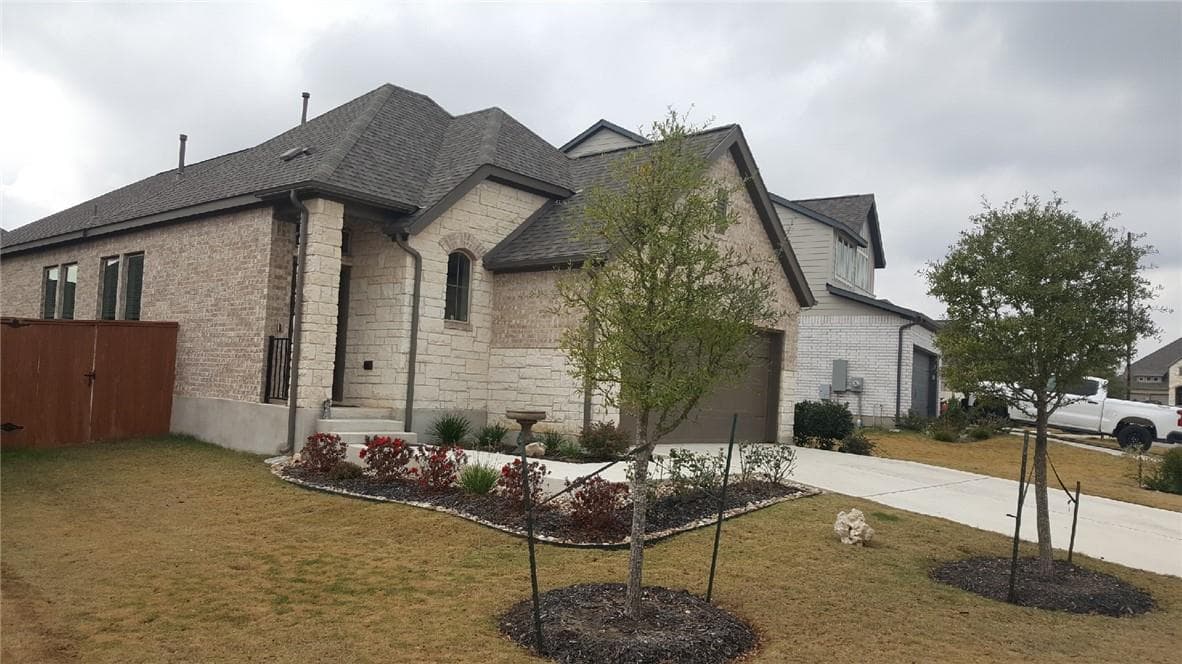 212 Freeman Loop