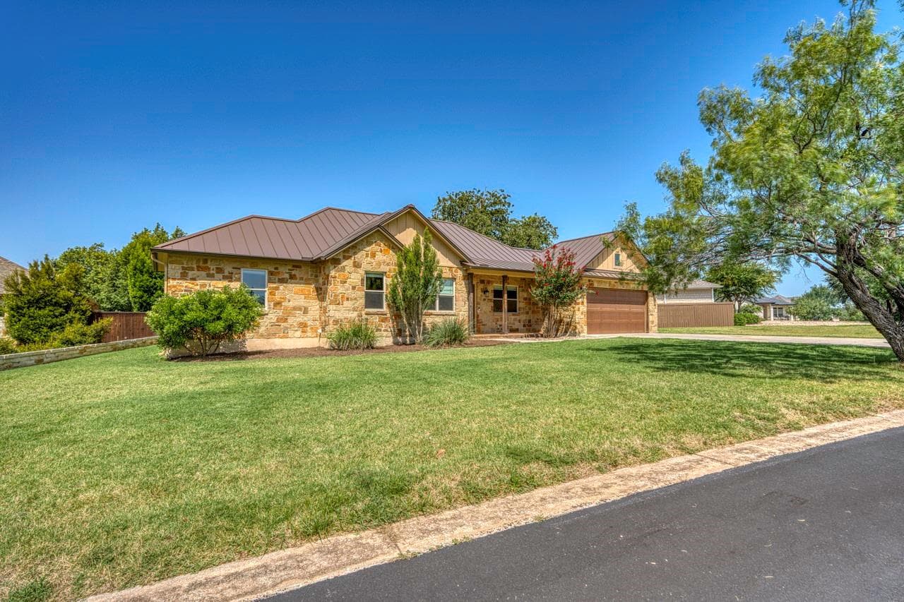 804 Four Oaks Ln