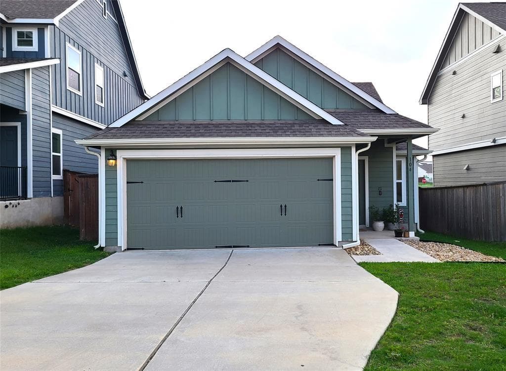 104 Red Buckeye Loop