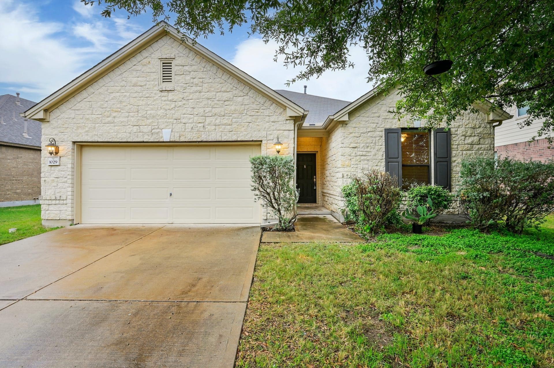 1029 Hyde Park Dr