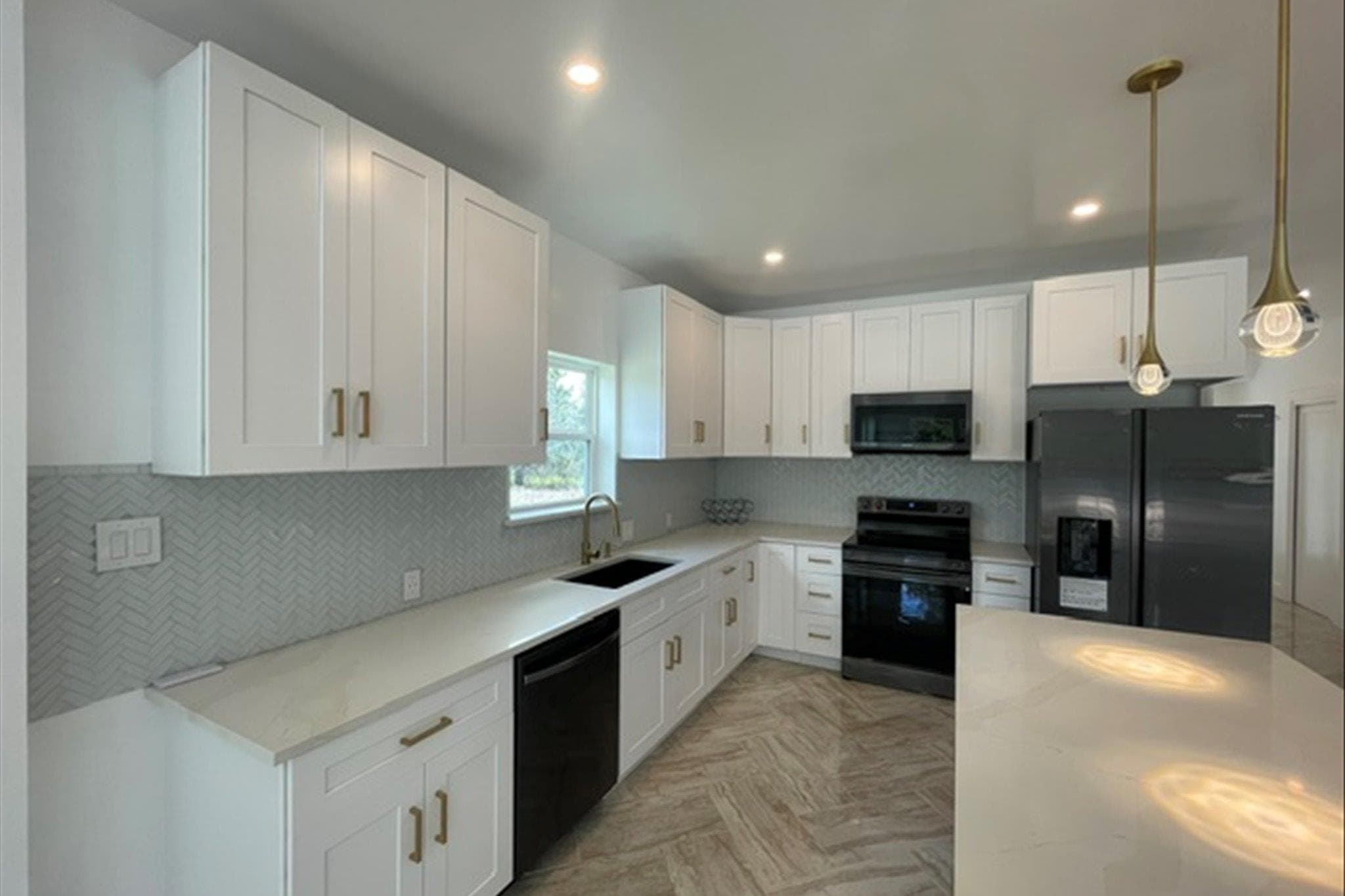 31 HEATHROW Ln