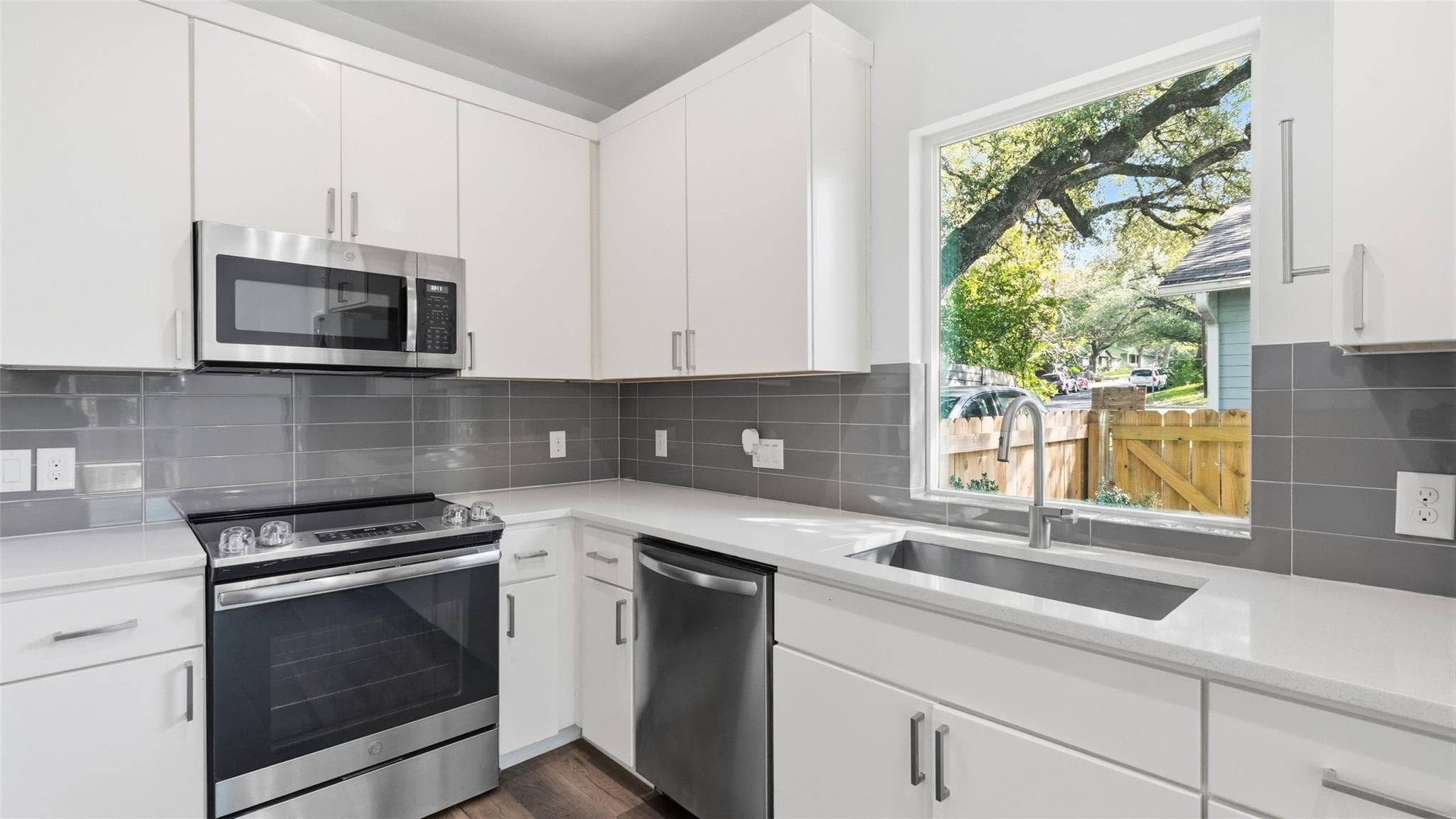 5000 Lansing Dr #2
