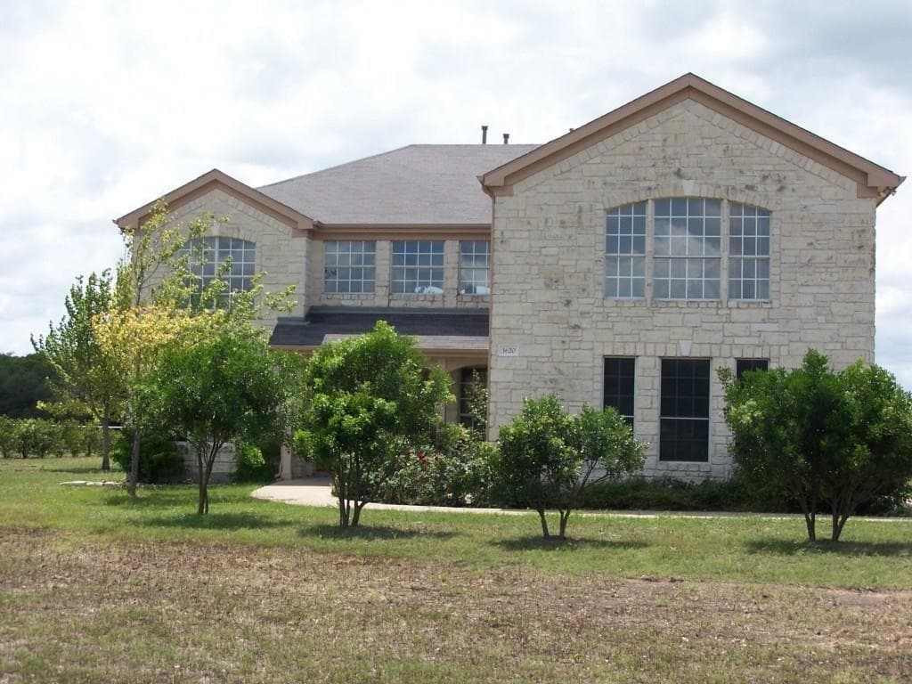 1620 Red Bud Ln #103