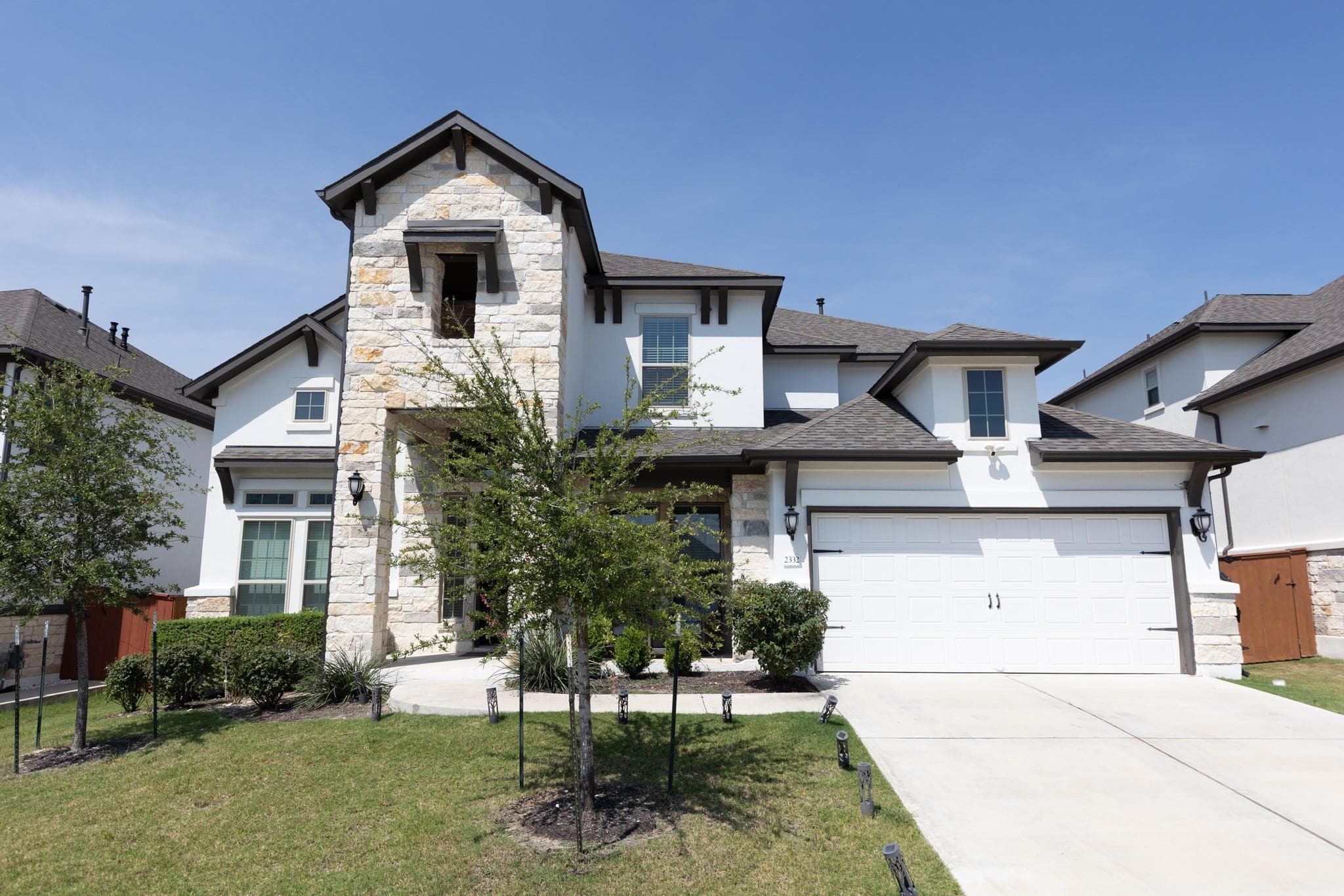 2332 Giona Pl
