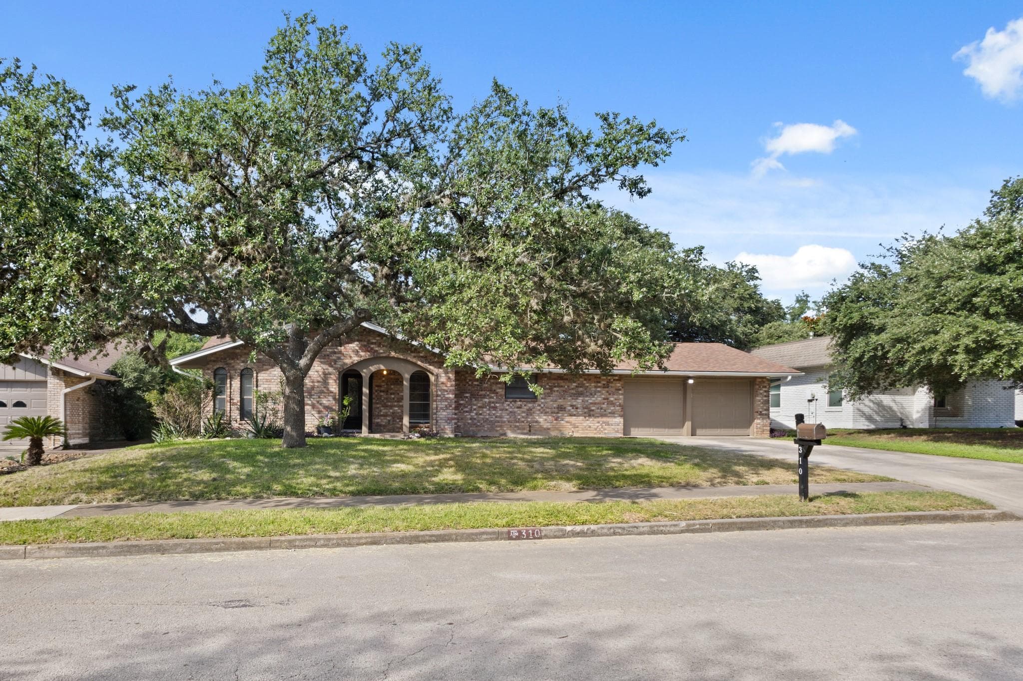 310 De Soto Dr