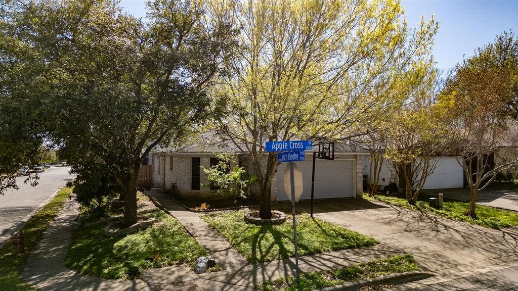 1001 Apple Cross Dr