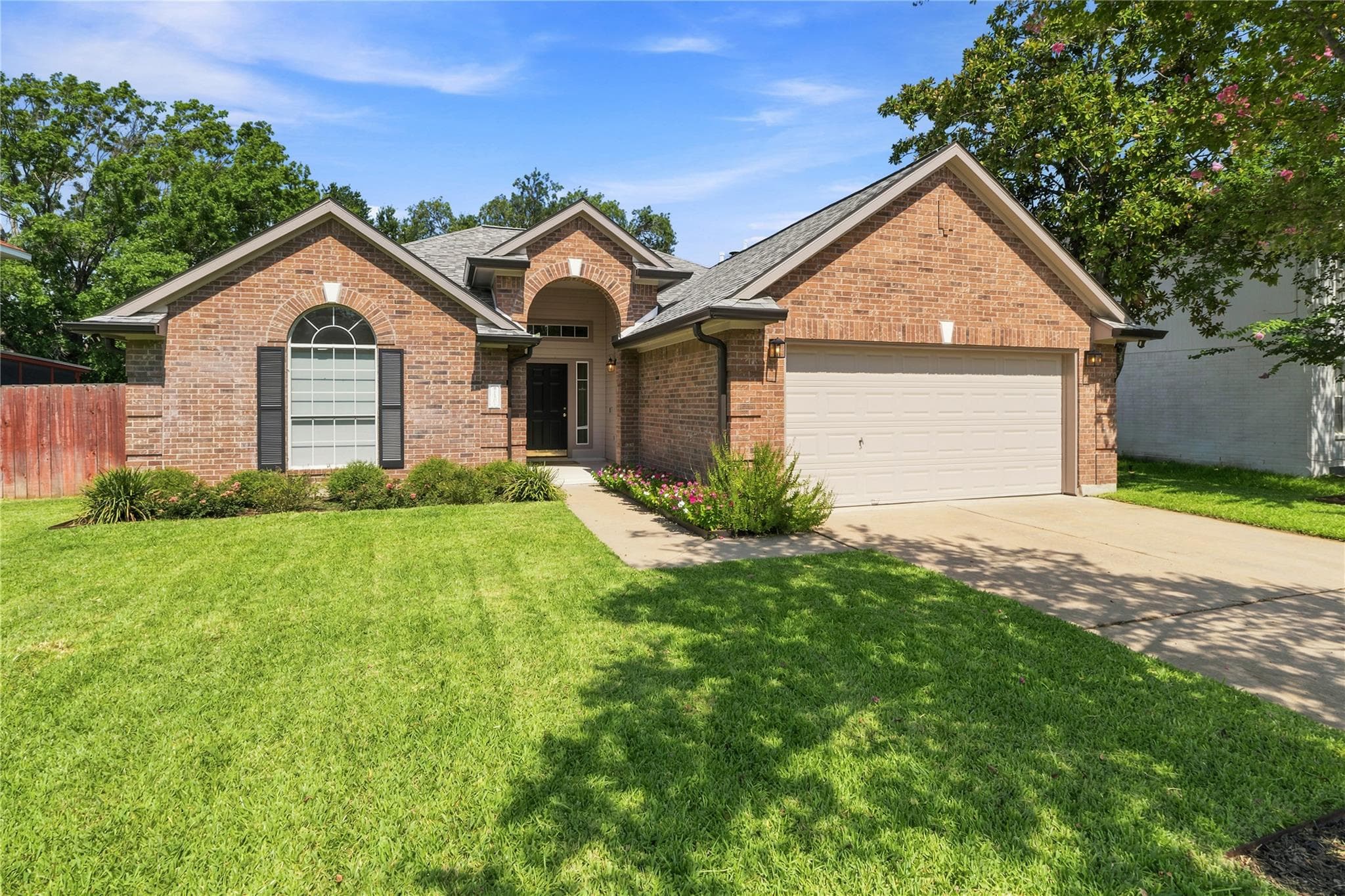 2307 Loquat Ln