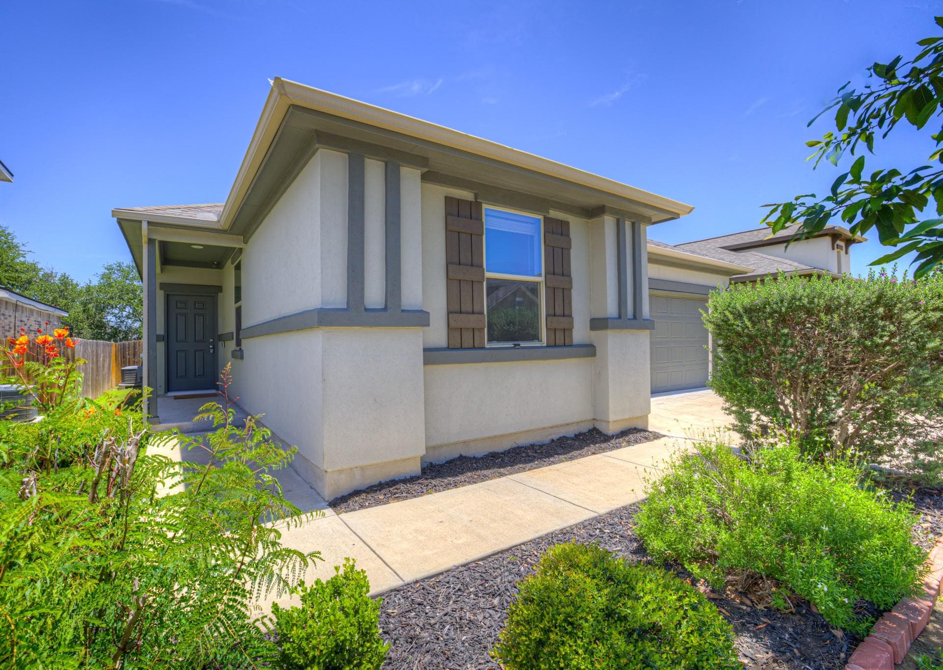 216 MARY MAX Cir