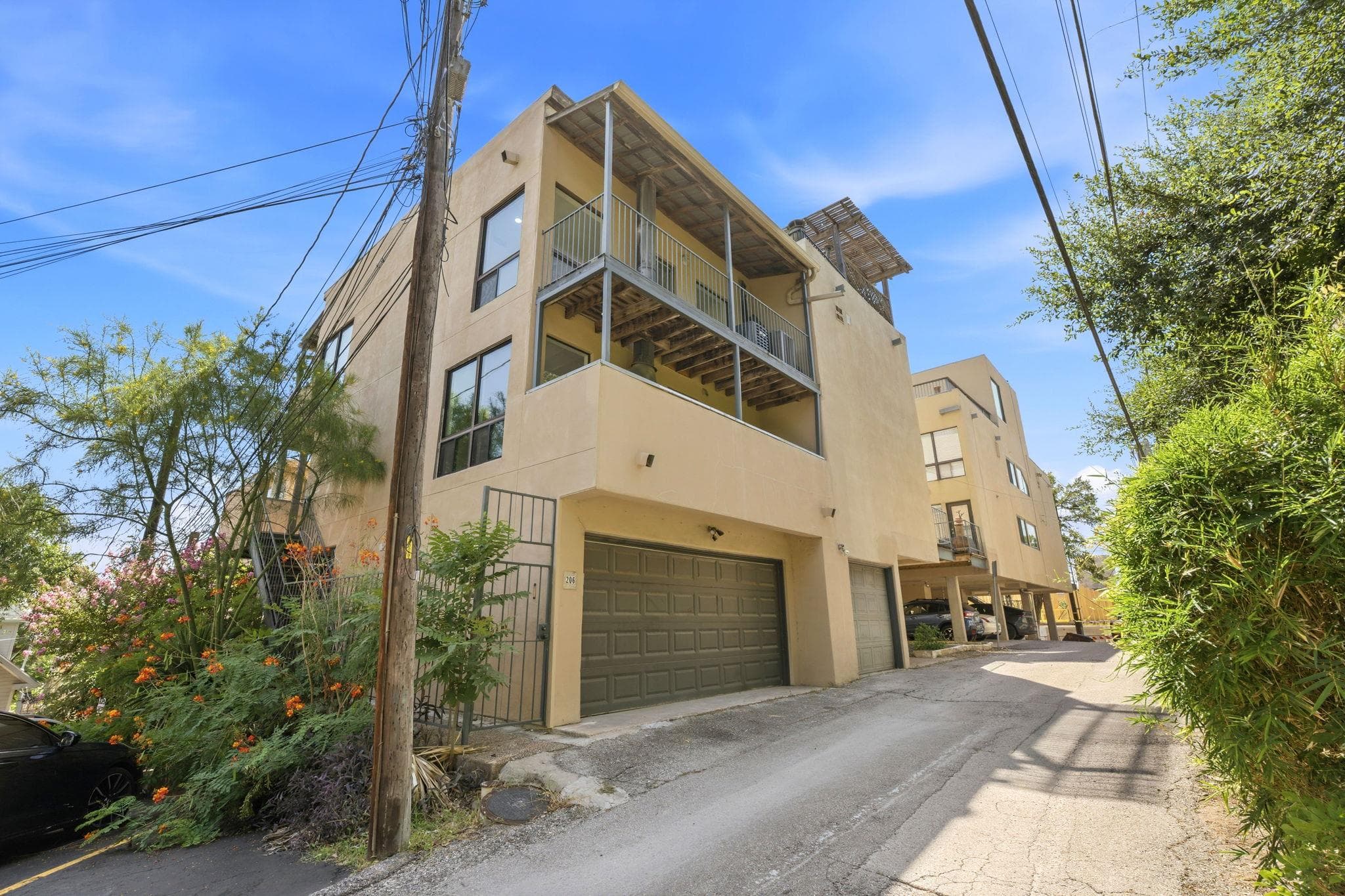 1106 W 6th St #206