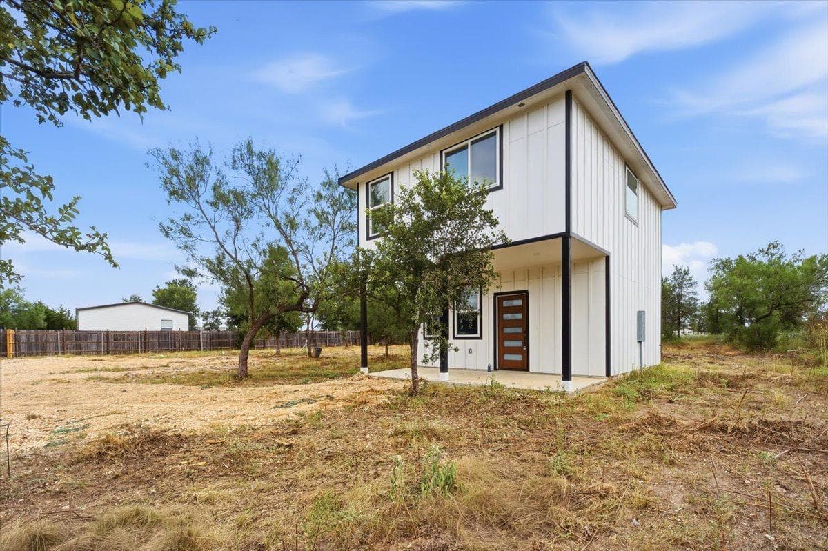 140 Lobo Ln