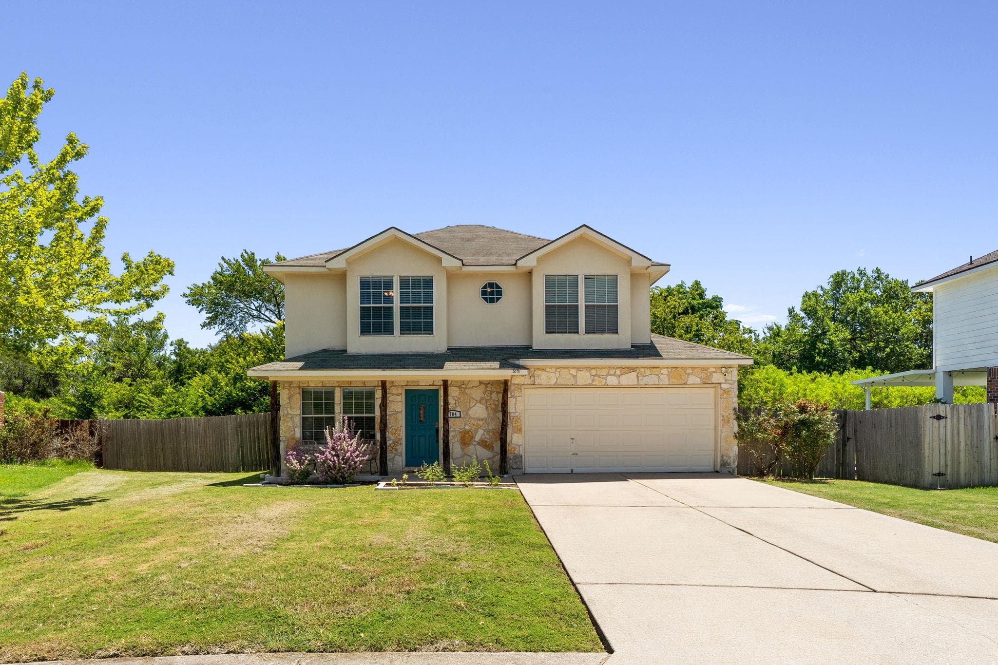 704 Honeysuckle Dr