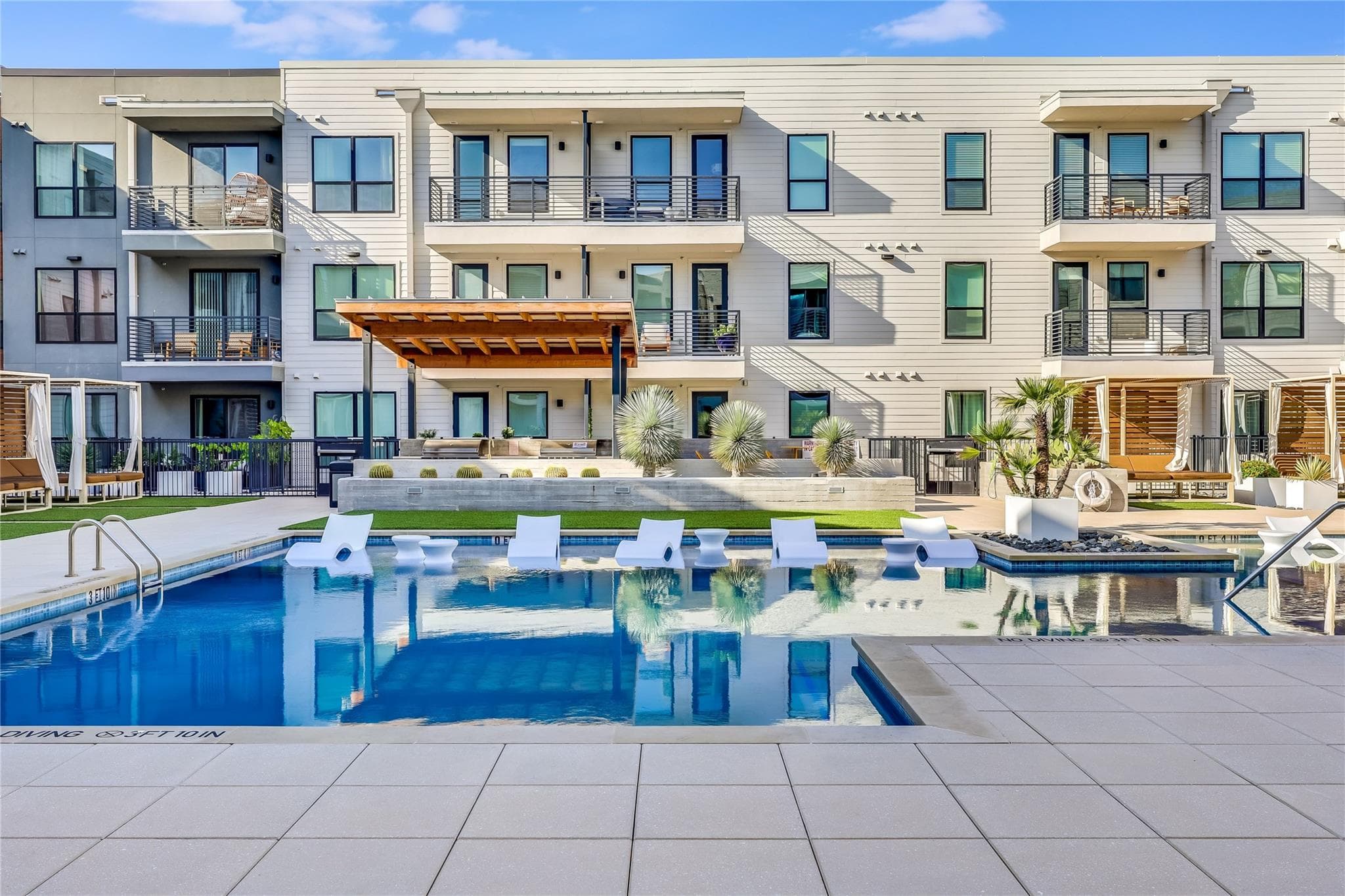 1701 Simond Ave #516