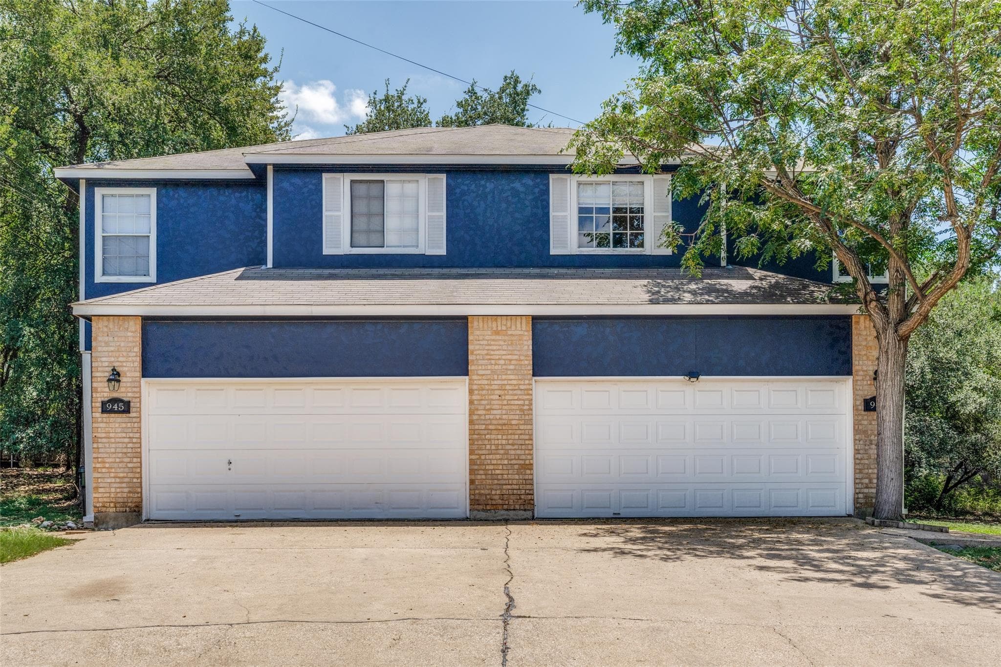 945-947 Sagewood Trl
