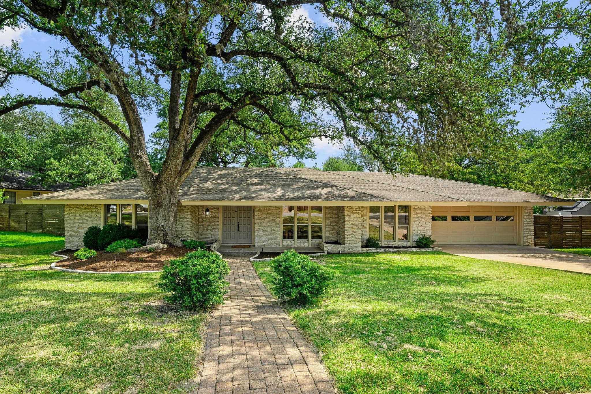 8711 Mountain Ridge Dr