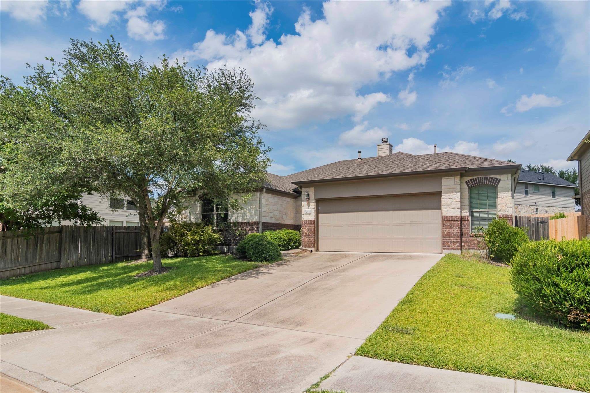 2542 Ravenwood Dr
