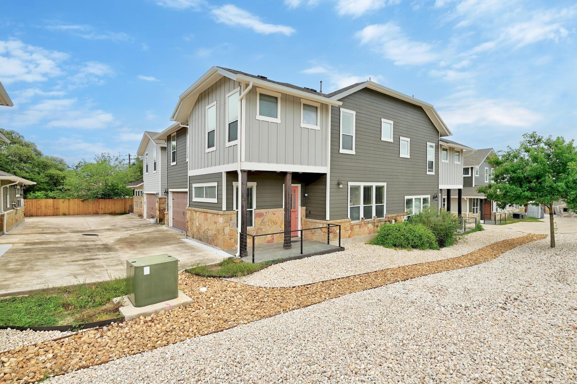 1704 Cedar Bend Dr #5B