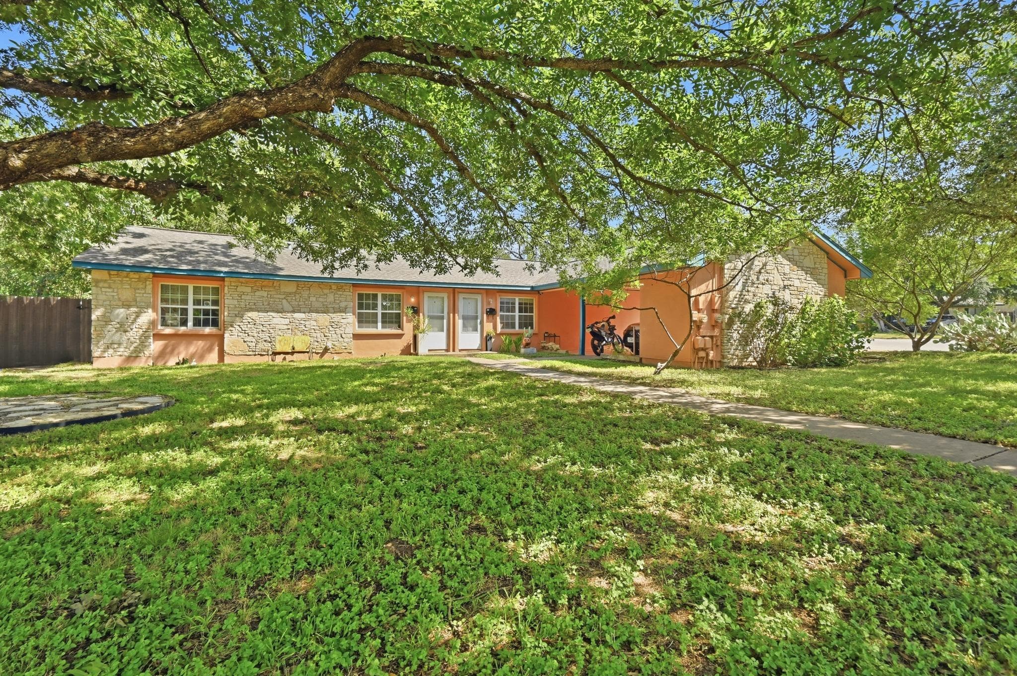 4910 Suburban Dr