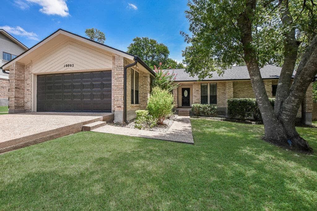 10803 Leafwood Ln