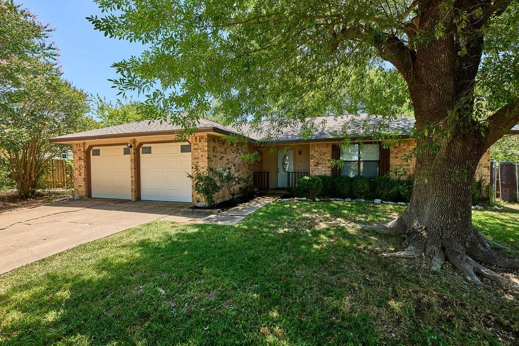 1105 Stratford Cv