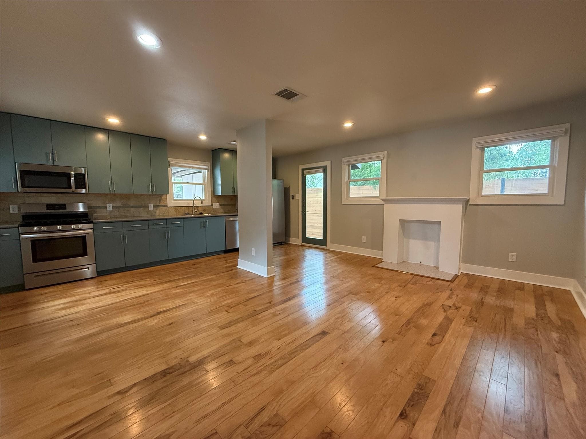 2105 Kinney Ave #B