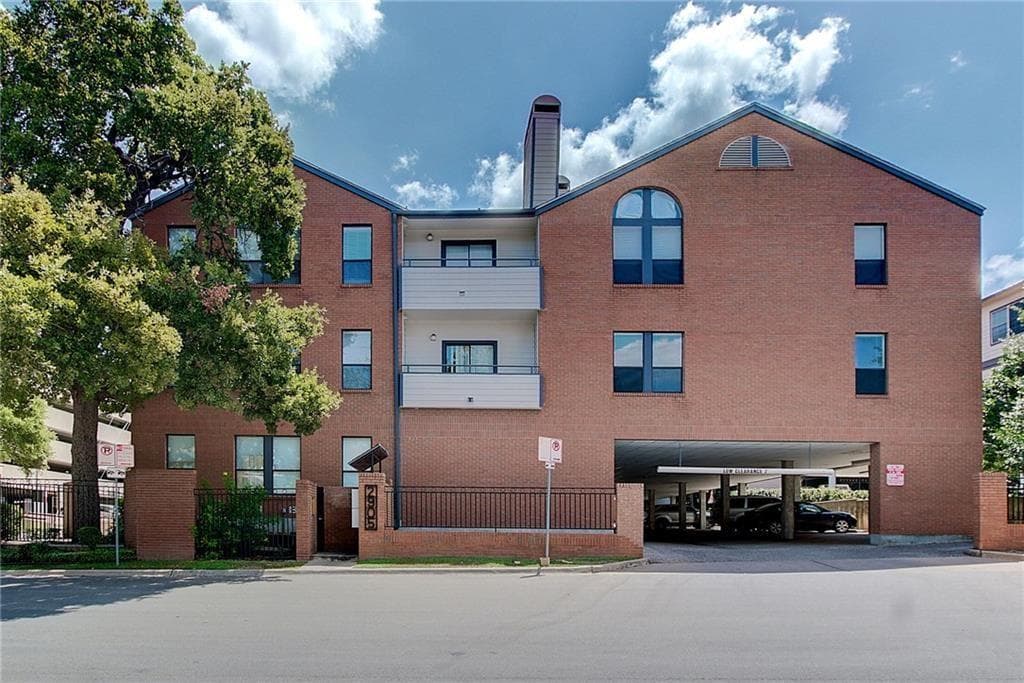 2905 Swisher St #207