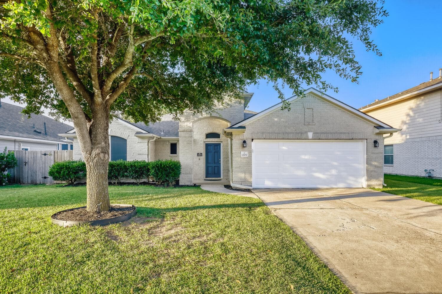 1207 Utopia Ln