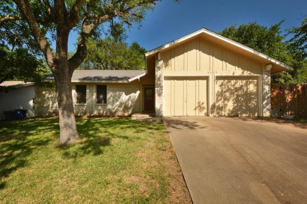 9410 E Meadow Vale None