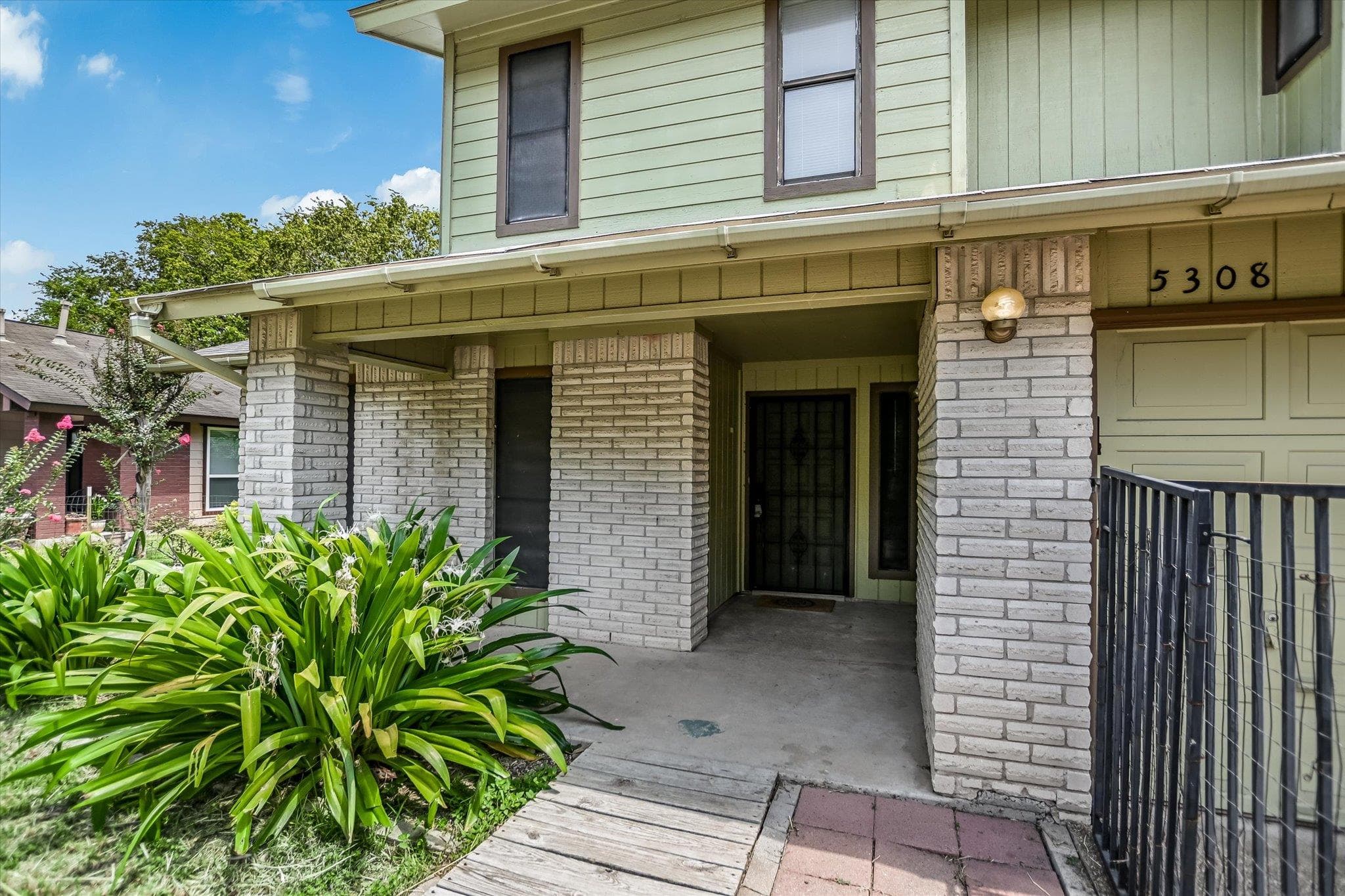 5308 Meadow Crst