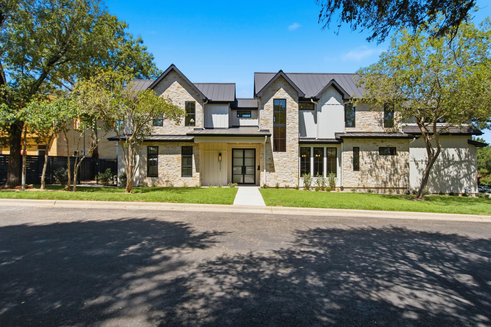 2301 Westworth Cir