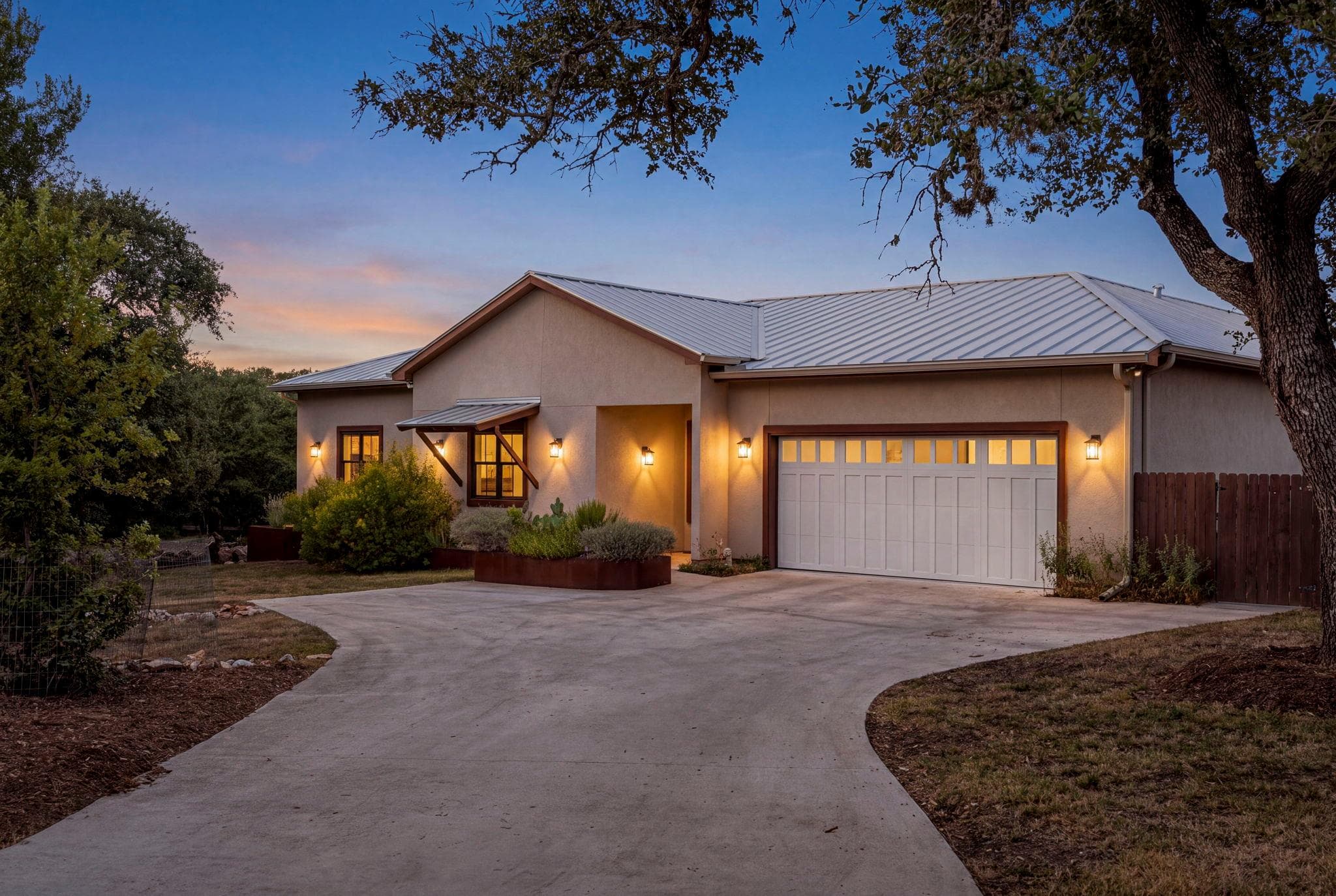 2713 Leslie Ln