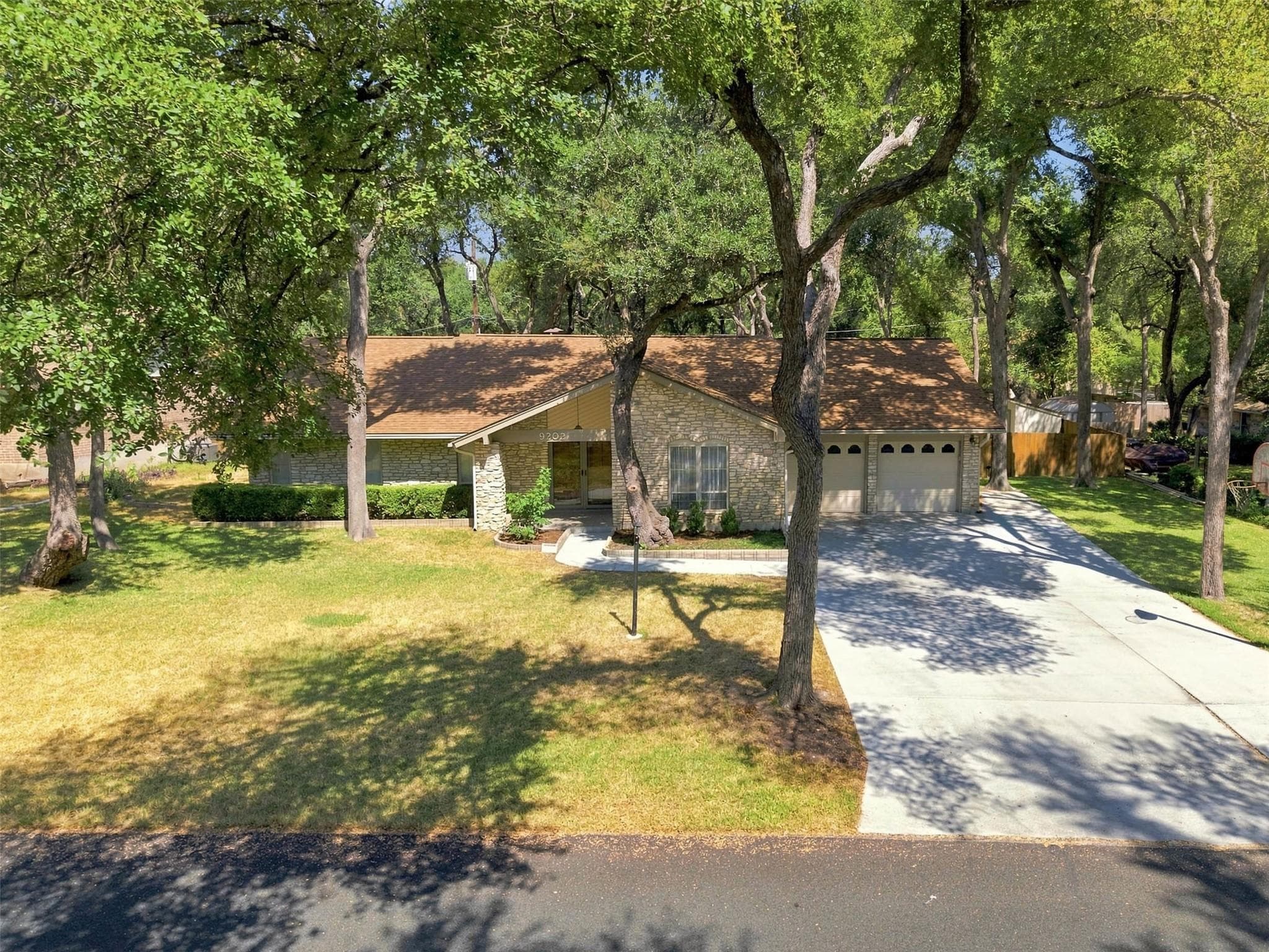 9202 Shady Oaks Dr