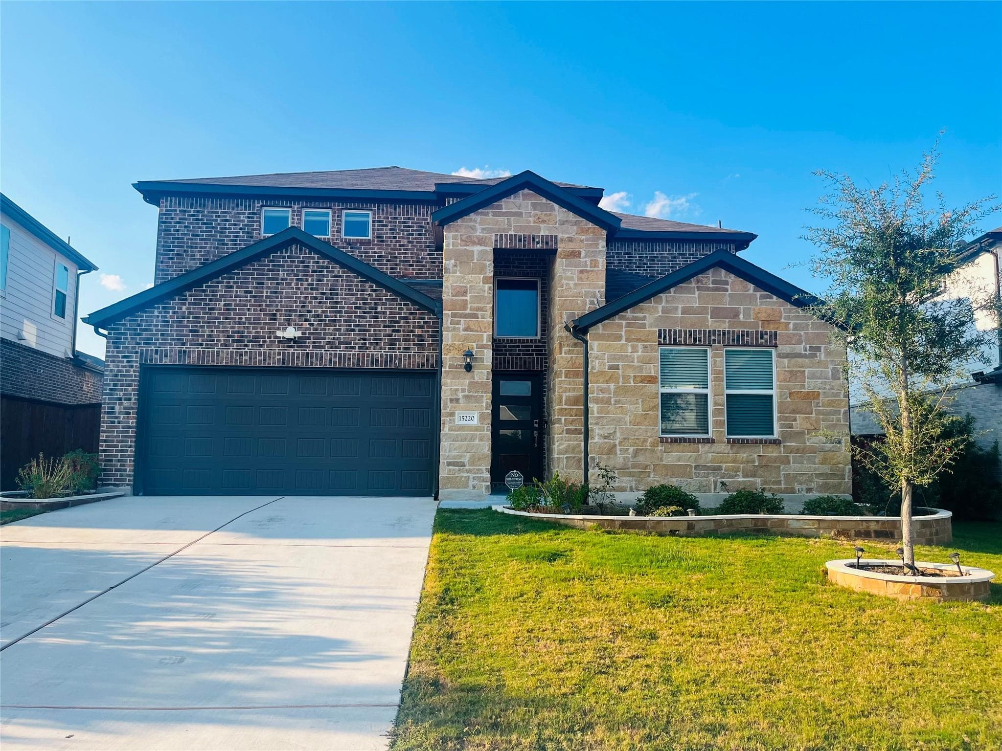15220 Holloway Dr