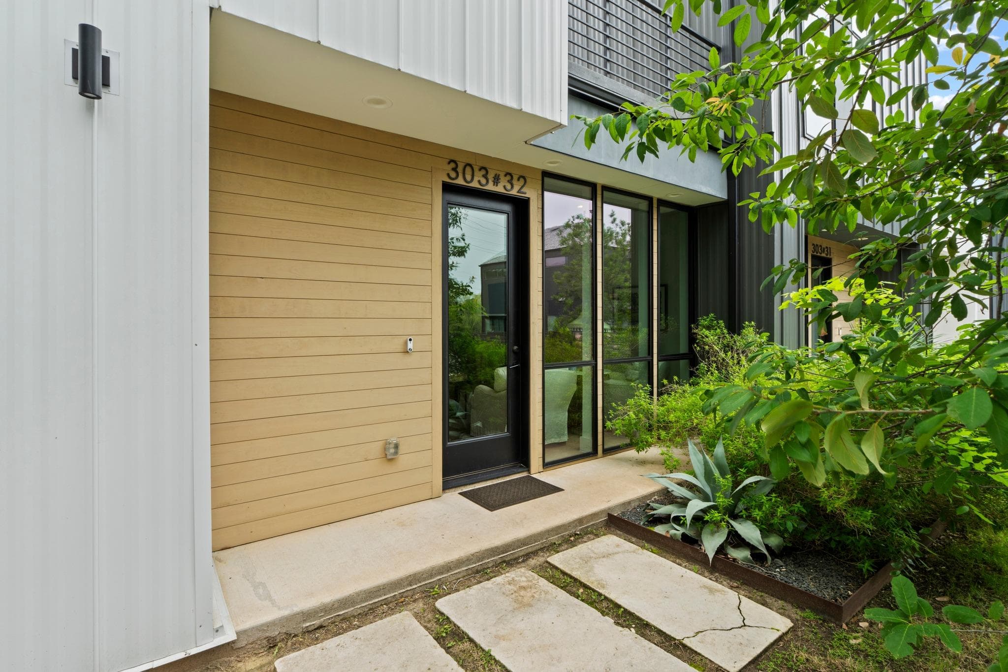 303 Woodward St #32