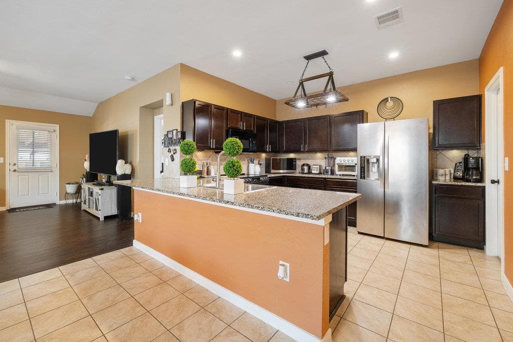 5920 Montrelia Dr