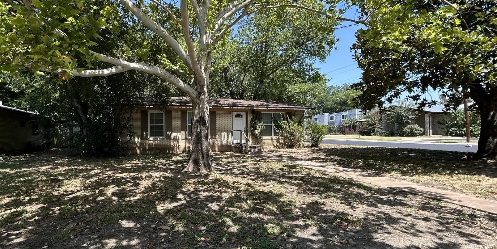 6512 Linda Ln