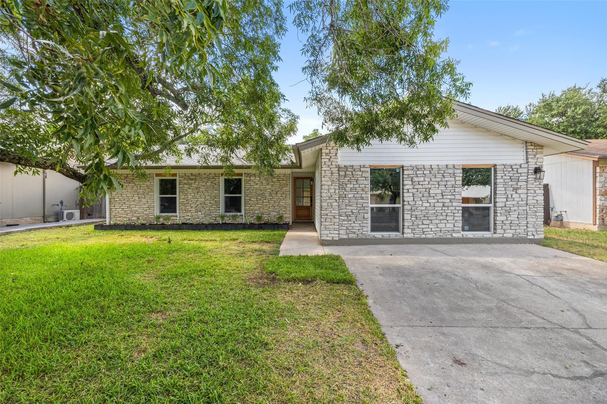1111 Spearson Ln