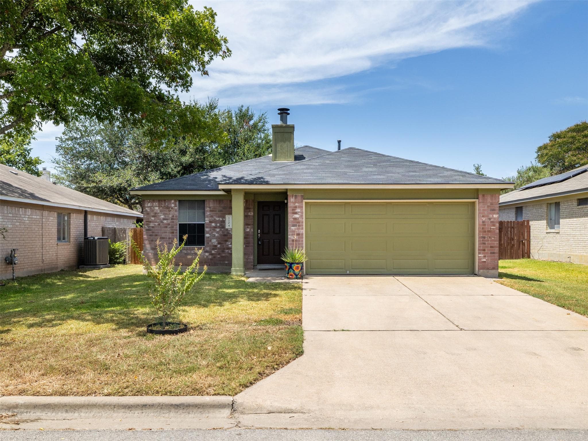1104 Laurelleaf Dr