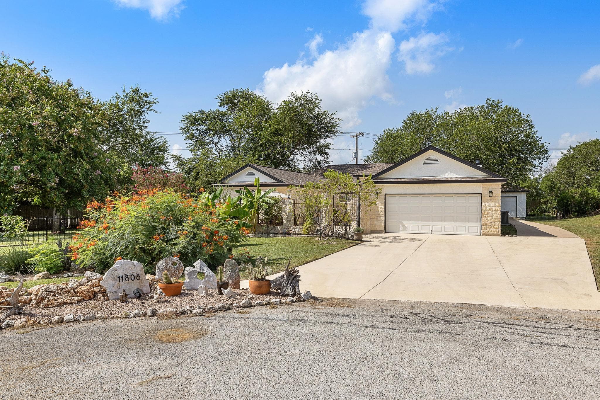 11808 Arnold Ln