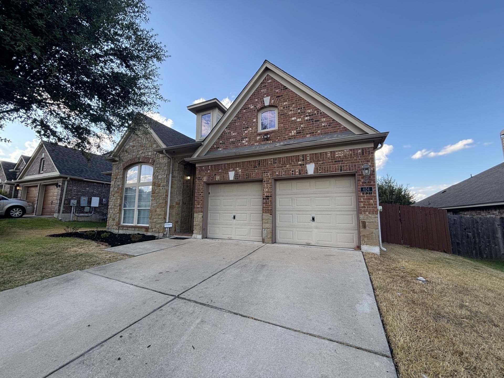 404 E Nakoma Dr