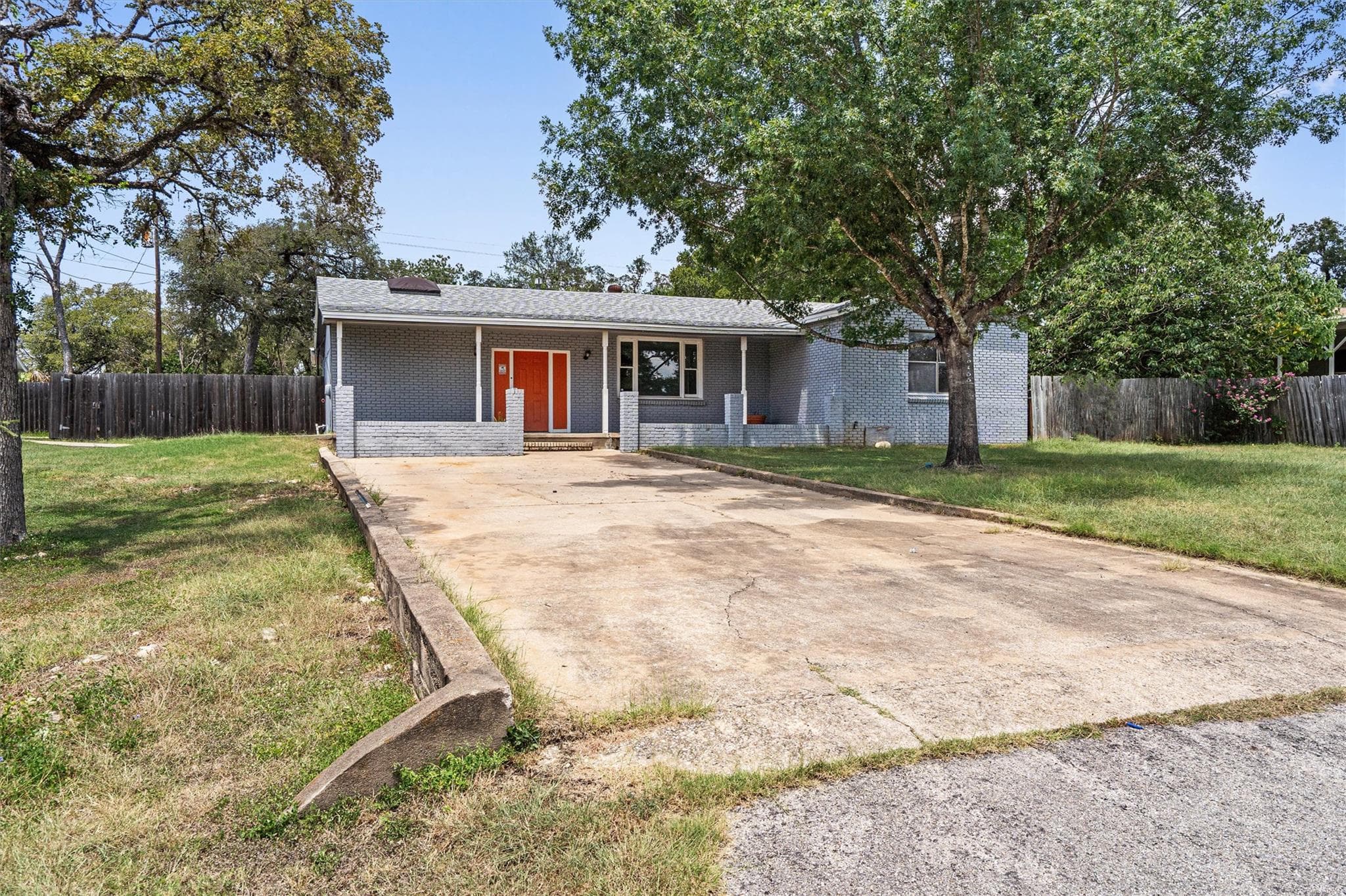 2106 Allred Dr