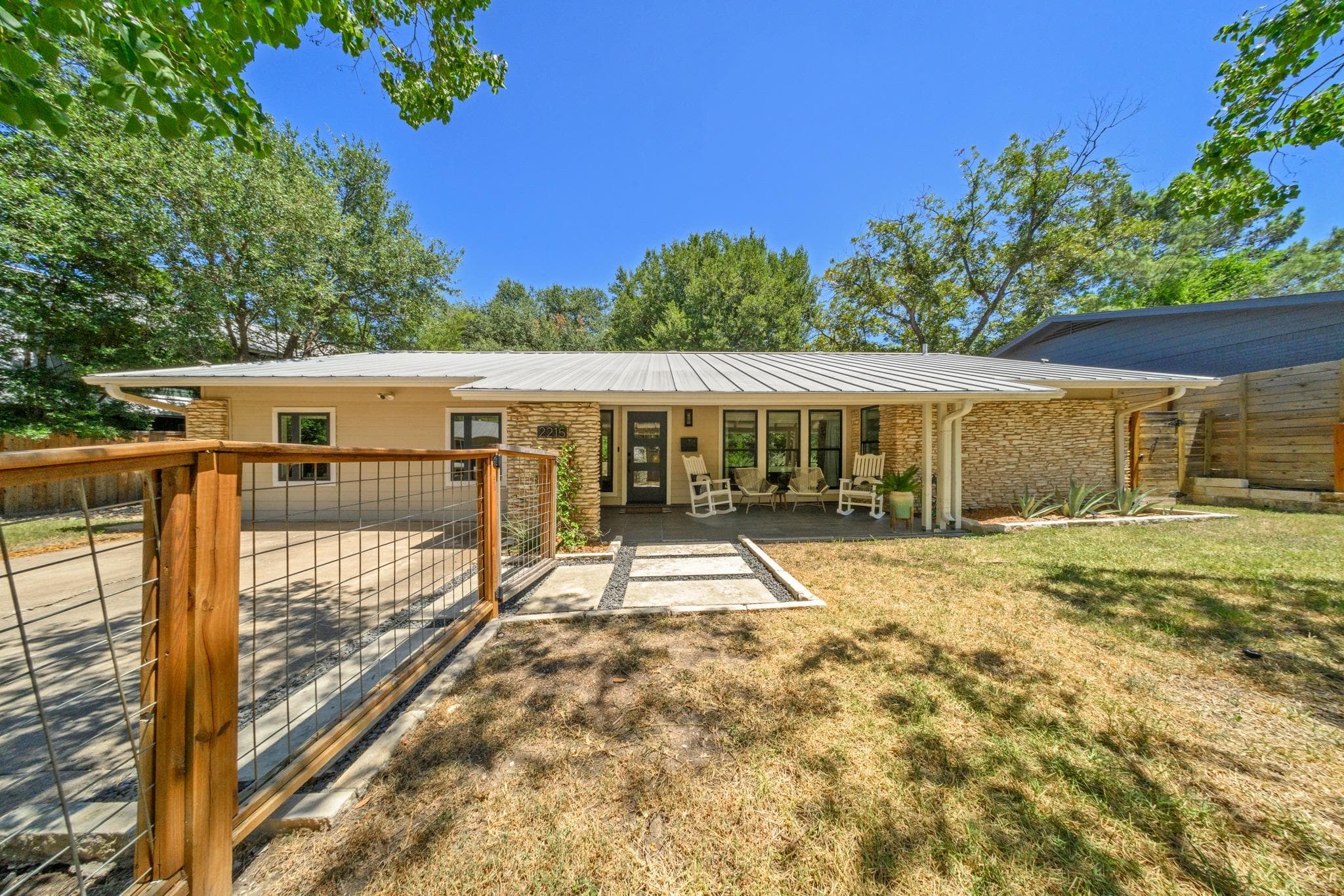 2215 Alta Vista Ave