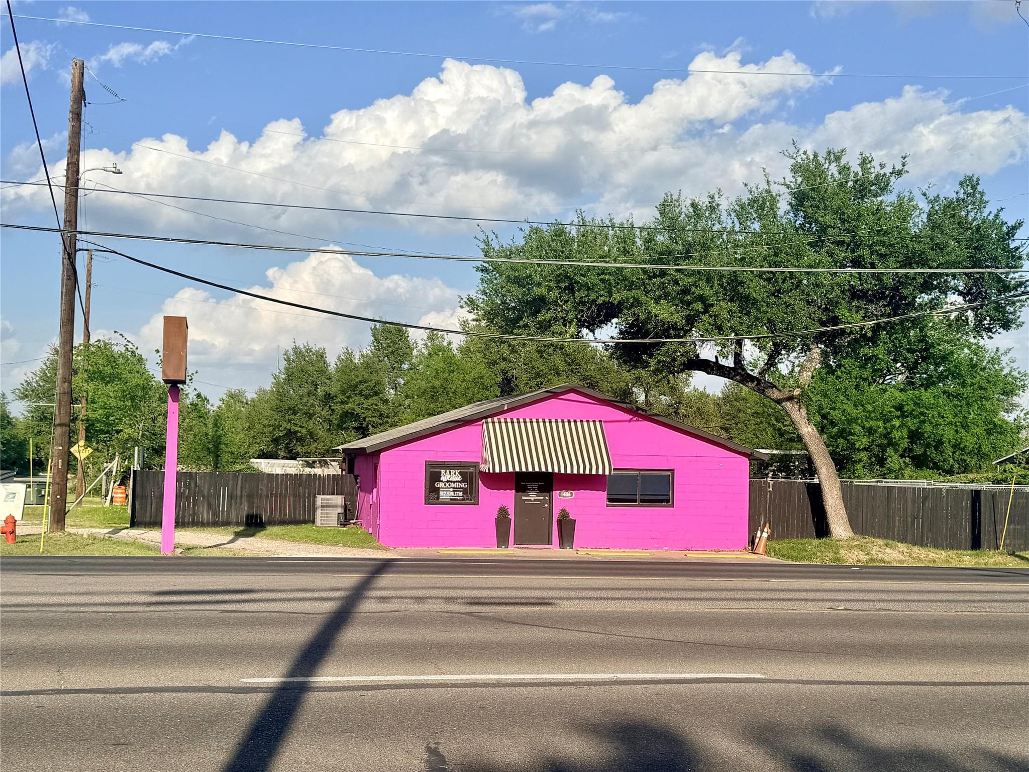 1406 N Bell Blvd