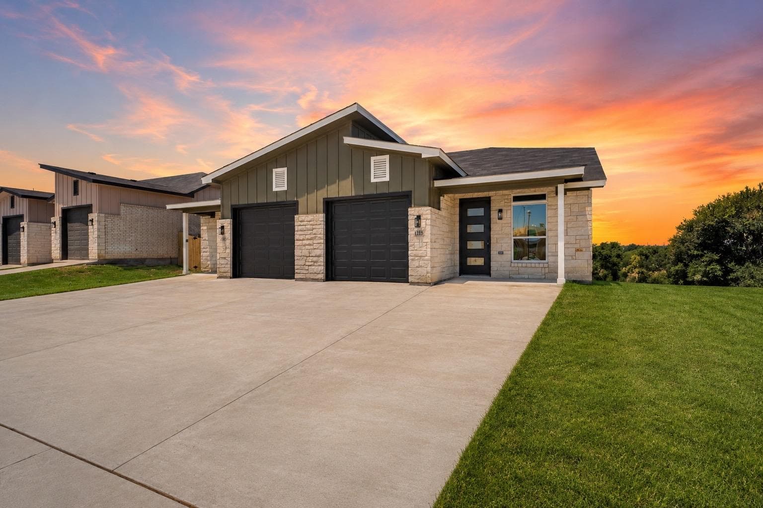 1213 Lone Pine Way