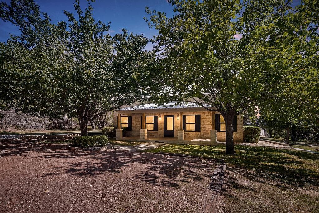 146 Hillside Dr