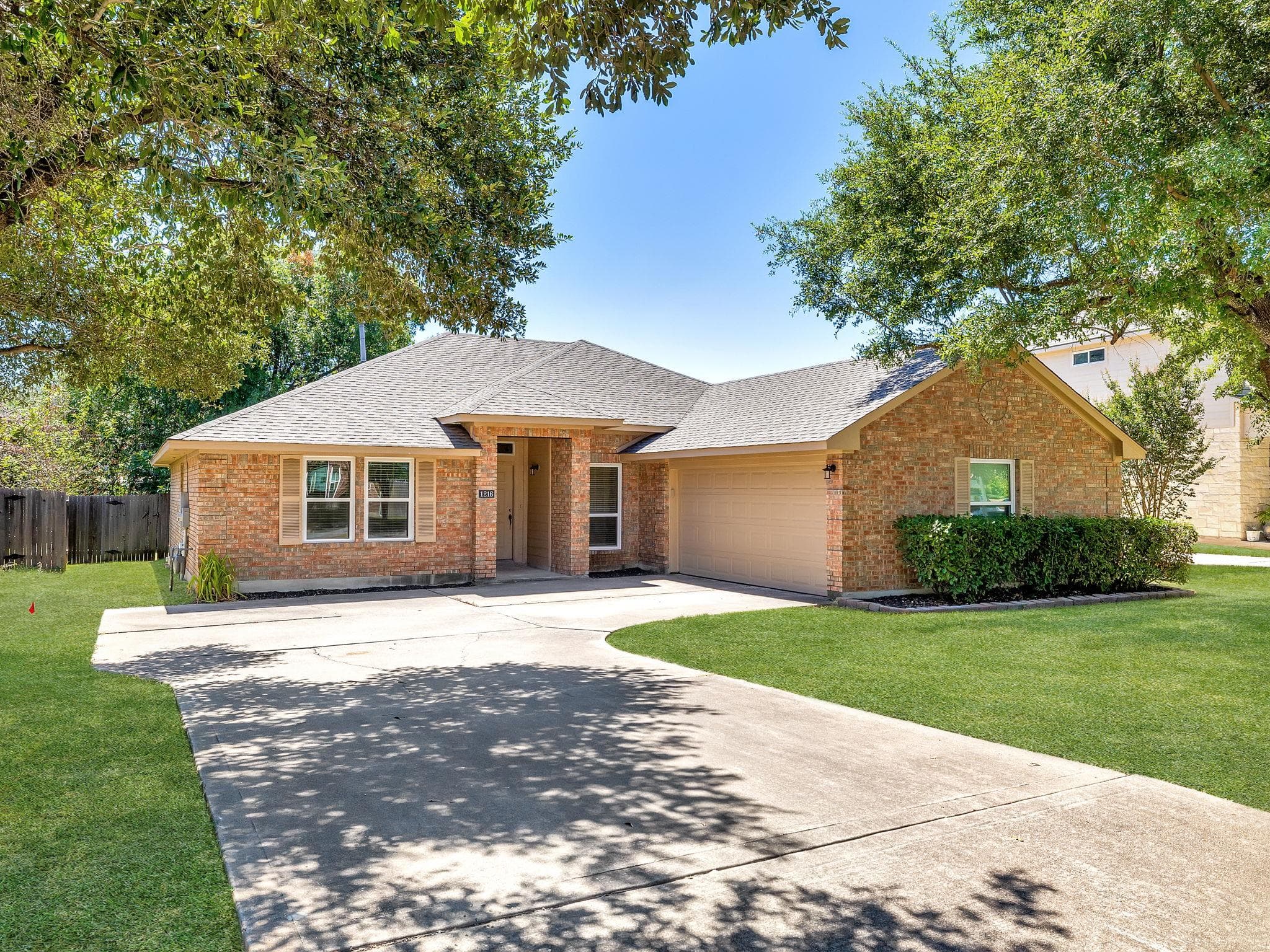 1216 Heppner Dr